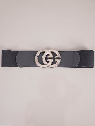 Nahaufnahme des OFF#DLY Gürtel GG schwarz/silber, zeigt einen elastischen schwarzen Gürtel mit einer silberfarbenen Schnalle, ideal für die Taille und modische Akzente bei Outfits.
