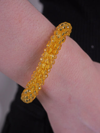 OFF#DLY Armband Scarlett sun, ein Glasarmband mit Gummiband, ca. 1 cm Durchmesser. Elegantes Design, geschlossenes Glas-Material, in Einheitsgröße.