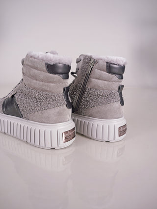 Kennel&Schmenger Zap Sneaker Hi Top: Graue Veloursleder-High-Top-Sneaker mit kuscheligen Details und leichter Plateausohle, ideal für Herbst. Entfernbare Innensohle für Komfort.