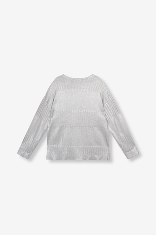 ALIX Foil Pullover champagner mit Jacquardmuster auf der Brust und einem ALIX-Aufnäher am Ärmel. Bequeme Passform mit langen Ärmeln und rundem Halsausschnitt, gestrickt aus weichen Effektgarnen.