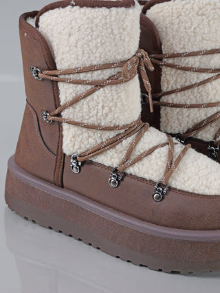 OFF#DLY Boot Trento coffee, braune Stiefel mit Schnürsenkeln und Reißverschluss, Schafthöhe 20 cm, Plateausohle 4 cm, aus 100% Polyester mit Gummisohle, Nahaufnahme der Details.