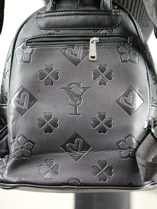 Sweet Years Rucksack mid schwarz mit geprägtem Design und Logo, verstellbaren Trägern, großem Fach mit Reißverschluss und kleinem Zipperfach, ideal als stilvolles Accessoire für den Alltag.