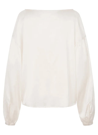 Gitta Banko Bluse London, langärmlige, feine Bluse mit U-Boot-Ausschnitt und geradem Schnitt, sichtbar mit weiten Ärmeln, ideal für elegante Anlässe. Materialmix aus Viskose und Spandex.