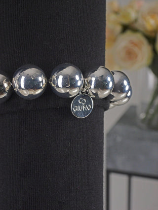 Das OFF#DLY Kugelarmband 13mm silber, ein hochglanzbeschichtetes Aluminiumarmband, wiegt 39,7 g und passt in Einheitsgröße, perfekt für stilvolle, moderne Accessoire-Liebhaber.