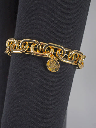 OFF#DLY Gliederarmband gold, ein glänzendes Aluminium-Armband mit Kettengliedern, liegt auf schwarzem Stoff. Es hat ein Gewicht von 54 g und eine hochglanzbeschichtete Oberfläche.