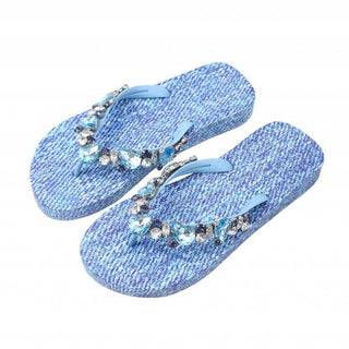 Moo'ilo Jeans Katja Flipis: Exklusive Flipflops im Denim-Look mit funkelnden Kristallen auf den Riemen, ergonomischer Sohle für hohen Tragekomfort und modischem Stil.