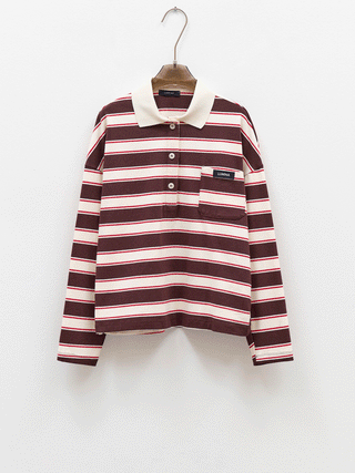 Lumina Stripe Polo braun: Rugby-Style-Shirt mit maroon-cremefarbenen Streifen, dünner roter Akzent, Kragen, Drei-Knopf-Leiste und Brusttasche mit LUMINA-Label. Sportlich-retro Stil, weich und angenehm.