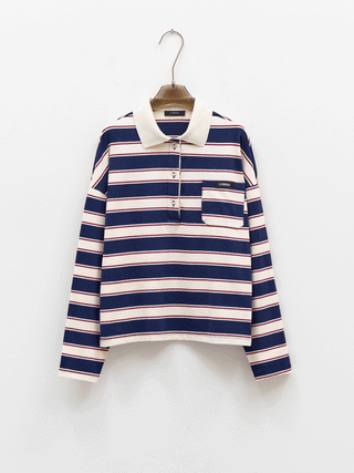 Lumina Stripe Polo blue: Gestreiftes Poloshirt mit kurzen Ärmeln, Kontrastkragen, und Knopfleiste. Retro-inspirierte Streifen in Braun- und Cremetönen, leicht oversized Passform. Ideal für sportive Casual-Styles.