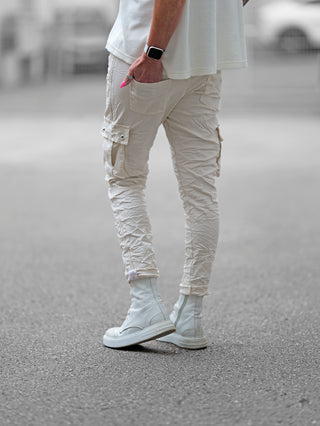 OFF#DLY Pant Corinna Cargo Vanilla: Modische Cargohose mit Beintaschen, Crinkle-Look und elastischem Bund. Seitliches Band mit Glitzer und Flechtstruktur, ideal für lässige Alltagslooks. Made in Italy.