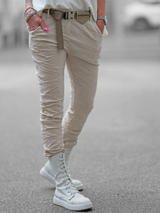 OFF#DLY Pant Lennox beige, lässige Jogpant mit flexiblem Bund und sportlichem Gürtel, Crinkle-Look, zwei Gesäßtaschen; ideal für entspannte, modische Outfits bis Größe 40.