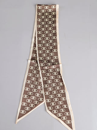 OFF#DLY Tuch Alma braun: Ein braun-weißes, gemustertes Tuch aus Viskose und Seide, ideal für Handgelenk oder Haare, mit weißen Kreisen, Größe ca. 145 x 14 cm.