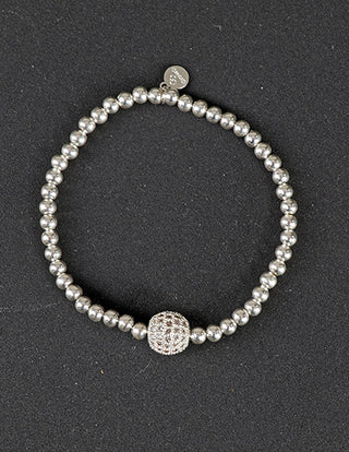 OFF#DLY Kugelarmband silber, ein glänzendes, silbernes Armband mit runden Perlen und einer zentralen Kugel, gefertigt aus hochglanzbeschichtetem Kupfer, präsentiert als modisches Accessoire.