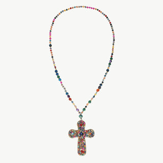 OFF#DLY Kreuzkette multicolor, eine 90 cm lange Kette aus Polyester, Glas, Kupfer, und Steinen, präsentiert sich in einem auffälligen Design, ideal für stilvolle Akzentuierung.