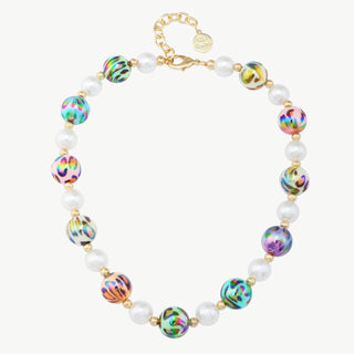 OFF#DLY Kugelkette white/leo, eine 14Karat vergoldete Halskette aus Acryl, Kupfer und Perlen, 44+5 cm lang, 58,2 g, präsentiert ein elegantes Design mit Leopardenmuster.