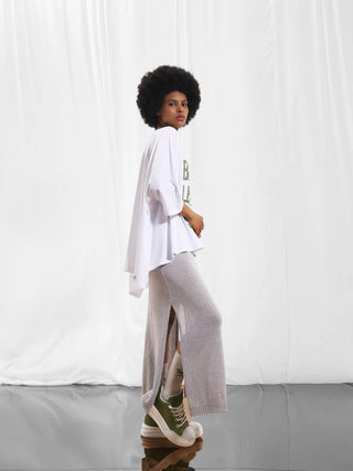 #VDR Shirt 17317 white: Oversized T-Shirt mit kraftvollem grünem Frontprint „BE FREE LET’S GET LOUD“, weite Silhouette, überschnittene Schultern, dezentes Label-Detail hinten, aus hochwertiger Baumwolle gefertigt.