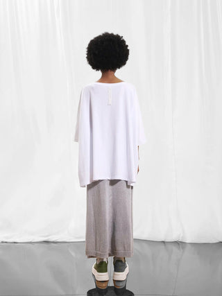 Oversized T-Shirt #VDR Shirt 17317 in Weiß mit grünem Print BE FREE LET’S GET LOUD, lässiger Schnitt mit überschnittenen Schultern, dezentes Label-Detail hinten, aus weicher Baumwolle.