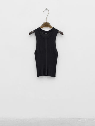 Ärmelloses Lumina Stricktop schwarz, figurbetont mit feiner Rippenstruktur. Hochwertiger Materialmix, dehnbar und formstabil, bietet eine schmeichelhafte Silhouette. Ideal für elegante oder lässige Looks.