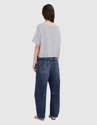 True Religion Stripe Crop Crew in Oversize-Schnitt mit kurzem Schnitt, überschnittenen Schultern und Brusttasche, aus 95% Baumwolle und 5% Elastan gefertigt.