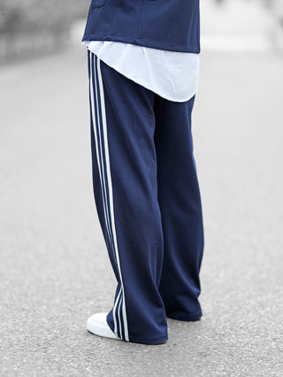 Hose OFF#DLY Pant Stripes marine/white mit weitem Schnitt und sportlichen weißen Streifen, elastischer Bund mit Kordelzug für Komfort, ideal für lässigen oder eleganten Look.