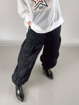 #VDR Pant 17387: Cargo-Hose mit weitem Schnitt, sportlichen Bündchen und Zipper-Detail, aus 100% Baumwolle, seitliche Taschen. Perfekt für urbane Streetwear-Looks und entspanntes Tragen.
