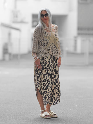 OFF#DLY Netzpulli Star beige: Grobmaschiger Strickpullover mit großem, eingestricktem Stern in der Mitte. Lockerer, oversized Schnitt, ideal zum Layering. Hergestellt aus 100 % Acryl. Einheitsgröße bis 44.