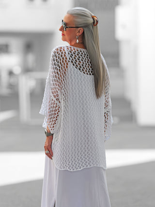 OFF#DLY Netzpulli Star white: Grobmaschiger, luftiger Pullover mit großem, eingestricktem Stern in der Mitte, lockerem Schnitt, ideal für stylisches Layering.