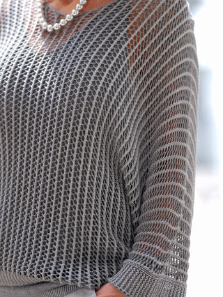 OFF#DLY Netzpulli Treviso grey: Locker gestrickter Pullover in Netzoptik aus Modal und Viskose, angenehm leicht. Einheitsgröße passend bis Größe 42. Ideal für lässige Outfits mit Jeans oder feminin mit Rock.