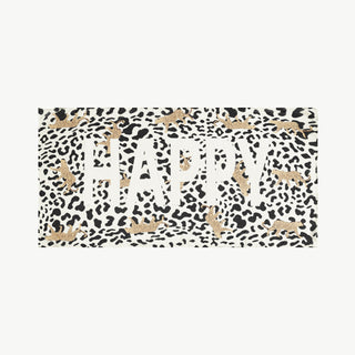 Nahaufnahme des OFF#DLY Leoschal gelb/schwarz aus 100% Viskose, zeigt ein künstlerisches Leopardenmuster, inspiriert von Naturmotiven, auf einem Schal von 100x180 cm, hergestellt von Monopol Modevertriebs GmbH & Co KG.