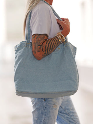 OFF#DLY Bag Smile yellow, Baumwolltasche Größe 40x30x15 cm, präsentiert sich in schlichtem Design mit robustem Stoff. Ideal für den täglichen Gebrauch, hergestellt von Solomoda SRL MOOIJ in Italien.