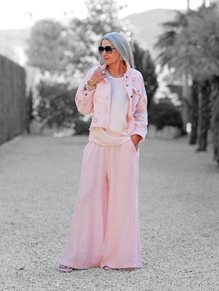 OFF#DLY Jacke Lipari rose in Denim-Style mit verspielter Lochstickerei, leichtem Oversize-Schnitt, perfekt für den Sommer, aus 100% Baumwolle, passend für Größen bis 40/42.