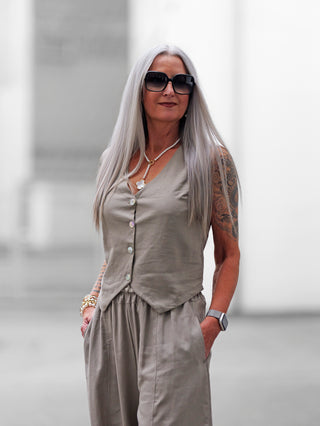 OFF#DLY Weste La Spezia stone: Elegante Weste aus Leinen-Viskosemix, lässig und vielseitig, ideal für sommerliches Layering. Einheitsgröße, perfekte Ergänzung zu Blusen und Shirts für einen modernen Look.