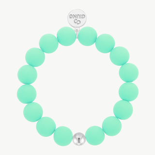 OFF#DLY Armband türkis mit matten, runden mint-türkis Acrylperlen, einem polierten Silberperle und einem kleinen silbernen Anhänger mit GIUNO-Prägung. Freie Größe, Perlen 10 mm Durchmesser.