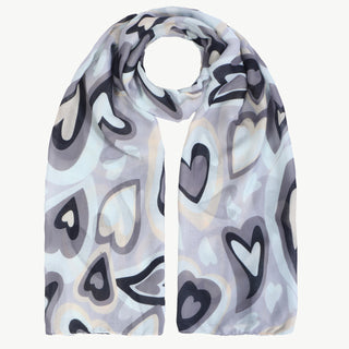 OFF#DLY Schal Heart multicolor zeigt ein Herzmotiv auf einem weichen, aus 100% Viskose gefertigten Schal. Das Design betont künstlerische Skizzen von Herzen auf einem großzügigen Stoffmaß von 100x180cm.