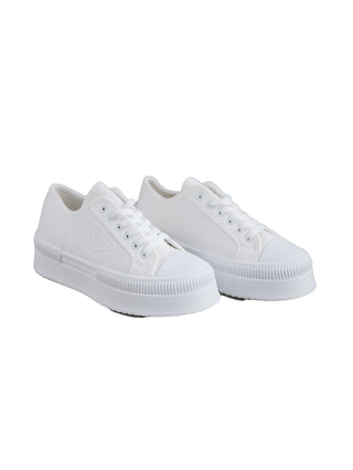 OFF#DLY Canvas Sneeker white, lässiger Lo Top Sneaker aus Baumwolle, mit 4 cm hoher Plateausohle aus Gummi. Ideal für den Sommer, bietet eine perfekte Passform.