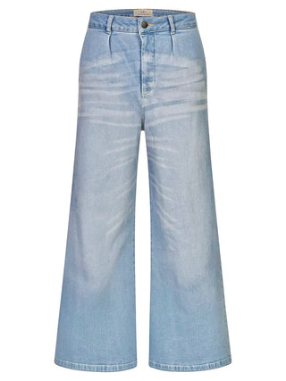 Gitta Banko Rylee light blue Jeans: Hellblaue, weit geschnittene High-Waist-Jeans mit Gürtelschlaufen, Knopf- und Reißverschluss, subtilen Falten an der Hüfte und geraden, sehr weiten Beinen. Enthält Seitentaschen.