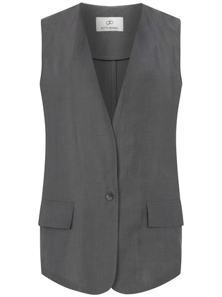 Die Gitta Banko Weste MIYU grey ist eine ärmellose, taillierte Longline-Weste mit tiefem V-Ausschnitt, einem Knopfverschluss und zwei Fronttaschen.