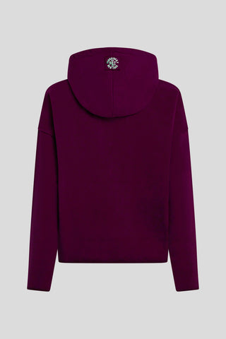 Penn & Ink Sweater print aubergine: Rückansicht eines tief pflaumenfarbenen Hoodies mit kastenförmigem, kurzem Saum und Kapuze, kleiner Logo-Patch oben am Kopf, aus weicher Stretch-Baumwolle, ohne sichtbare Grafiken.