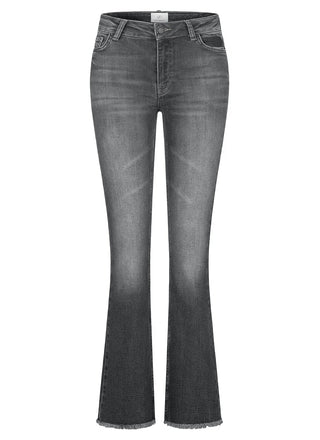 Gitta Banko Alba Flared Jeans W. Black: Damenjeans mit ausgestelltem Bein, grauschwarz gewaschen, mittelhoher Bund, klassisches Fünf-Taschen-Design, Gürtelschlaufen, Knopf- und Reißverschluss vorne, ausgefranster Saum an den ausgestellten Enden.