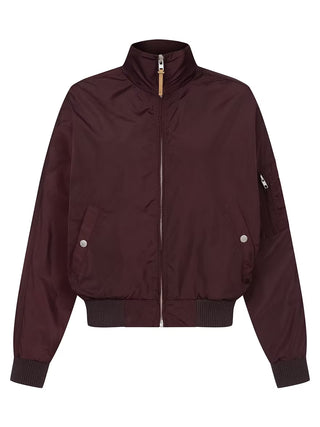 Gitta Banko Bomber Jacket Bionda Port Royale mit Fledermausärmeln, hohem gerippten Kragen, Frontreißverschluss, zwei Druckknopf-Hüfttaschen, Ärmeltasche mit Zipper, gerippten Bündchen und Saum.