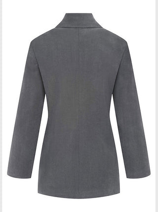Rückansicht des Gitta Banko Blazer Sunday grey, schlichtes Design mit langem Ärmel, kleiner Kragen, ohne sichtbare Knöpfe oder Taschen, verkörpert klassische Schneiderkunst und moderne Lässigkeit.