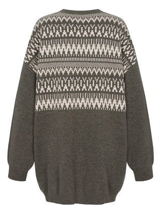 Gitta Banko Pulli Genevieve army: Lockerer, oversized Norwegerpullover in meliertem Anthrazit mit cremefarbenem geometrischem Muster, Rundhalsausschnitt und gerippten Bündchen, aus wärmendem Woll-Kaschmir-Mix, ideal für kühle Tage.