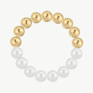 OFF#DLY Armband Kugel/Perle white/gold zeigt eine abwechselnde Anordnung von glatten, goldenen Metallkugeln und glänzenden weißen Perlen, die einen bequemen, eleganten Schmuckkreis bilden.