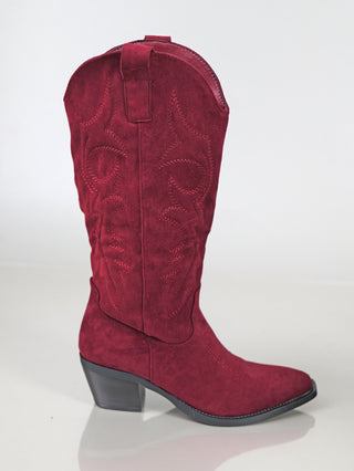 Einzelner Westernstiefel OFF#DLY Western Stiefel bordeaux aus rotem Wildlederimitat mit mittelhoher Ferse, spitzer Zehenform, hoher gestickter Schaft mit Zuglaschen und dekorativer Ton-Stickerei, seitlichem Reißverschluss.