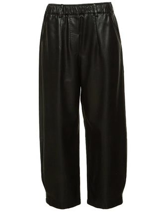 BSB Hose 212003 black: Schwarze Kunstlederhose mit weitem Bein, elastischem Bund, seitlichen Taschen und faux Fly-Detail, bietet eine moderne, lässige Passform für vielseitige Outfits.