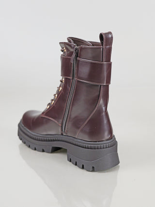 OFF#DLY Boot BB/L brown: Dunkelbrauner Leder-Schnürstiefel mit seitlichem Reißverschluss, klobiger Gummisohle, breitem Knöchelriemen und vorderer Schnürung, ideal für robusten, stilvollen Auftritt.