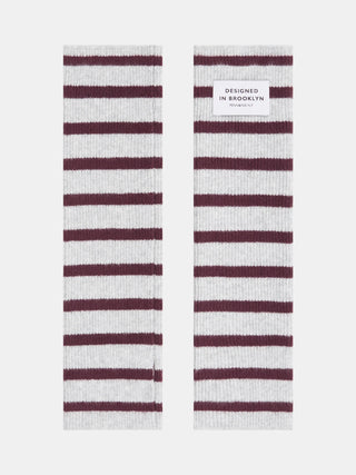 Penn &Ink Stulpen Stripes grey/mel/aubergine: Ein Paar grau melierte, gerippte Armstulpen mit auberginefarbenen Streifen und Daumenloch, ideal für kühle Tage; ein stilvolles Accessoire für Bluse, Mantel oder Sweater.