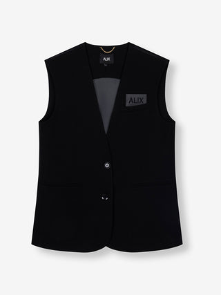 ALIX Oversized Weste black: Ärmellose, schwarze Weste im Blazer-Stil mit V-Ausschnitt, zwei Knöpfen, Brusttasche mit „ALIX“-Detail, zwei unteren Taschen und goldener Kette im Nacken innen.