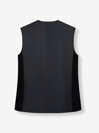 ALIX Oversized Weste black, Rückansicht zeigt ärmelloses Design mit breiten Schulterpanelen, leicht kastig geschnitten, ohne sichtbare Verschlüsse, aus hochwertigem Anzugstoff mit dezentem Satin-Kontrast am Rücken.