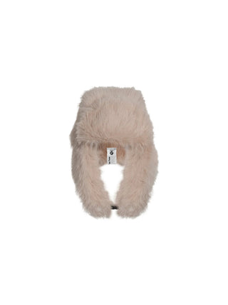 #VDR Pan Hat beige: Flauschige, kunstfellbesetzte Wintermütze im Ushanka-Stil mit Ohrenschützern. Nackenverschluss für sicheren Sitz, verleiht mit gesticktem Patch auf der Rückseite winterlichen Outfits einen besonderen #VDR-Charakter.