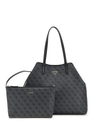 GUESS Victtoria Large 2in1 Tote CLO, bestehend aus einer großen schwarzen Monogramm-Tote mit doppelten Schulterriemen und einer kleineren Reißverschlusspouchet, beide mit goldenen GUESS-Logos.